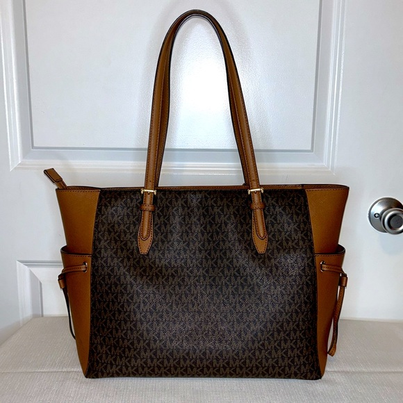 Michael Kors Gilly Large Jet set Drawstring Top Zip Tote Brown Monogram - Picture 8 of 15